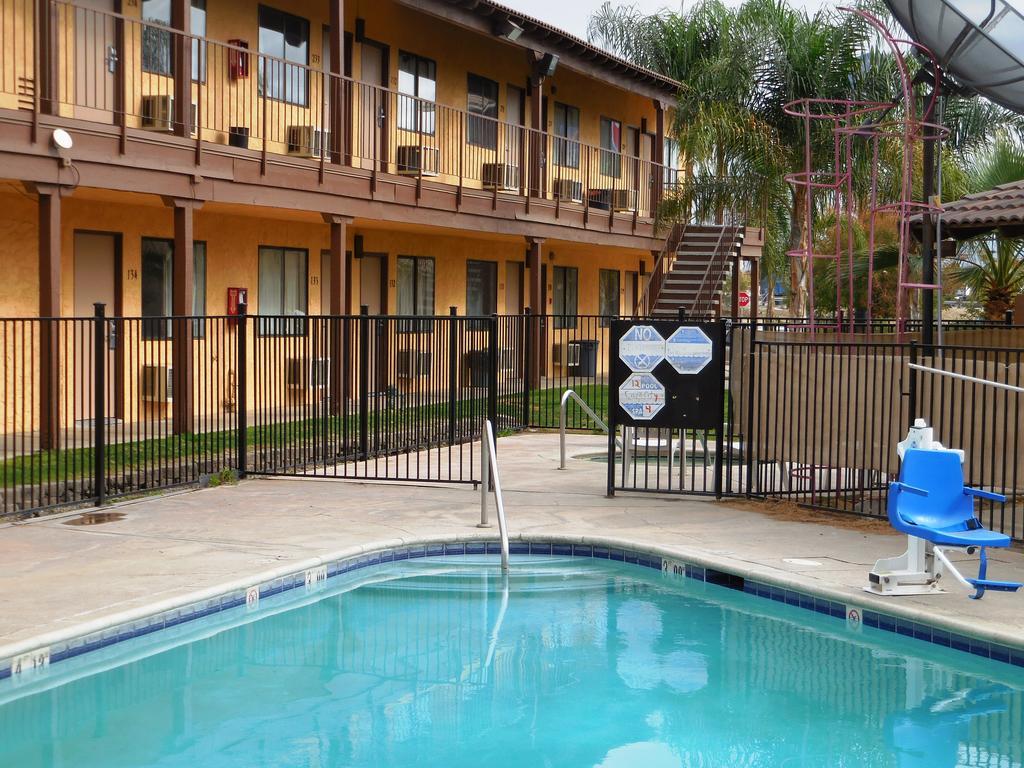Best Economy Inn & Suites Bakersfield Exterior foto